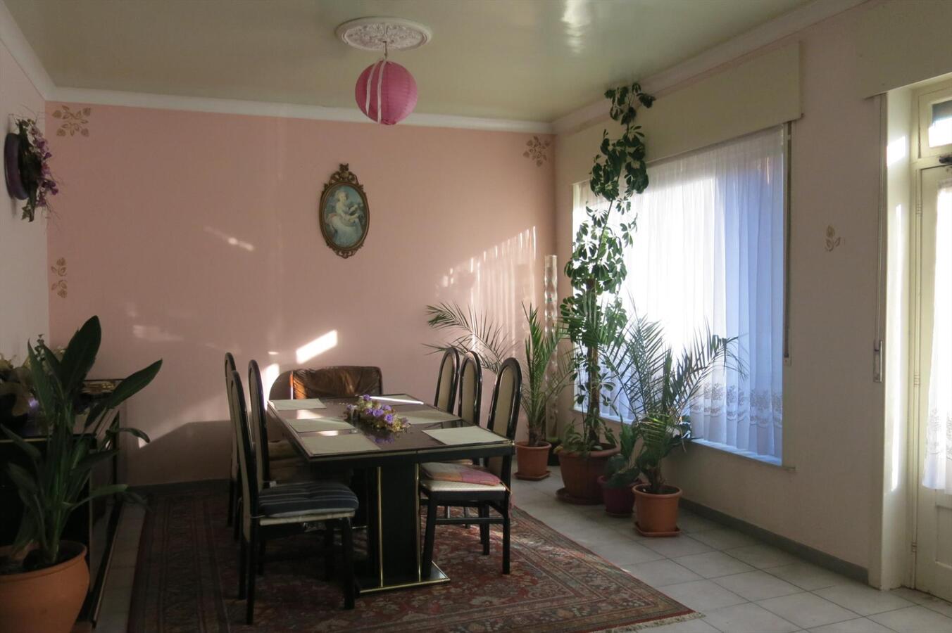 Degelijke ruime woning met garage en tuin op 390m² 