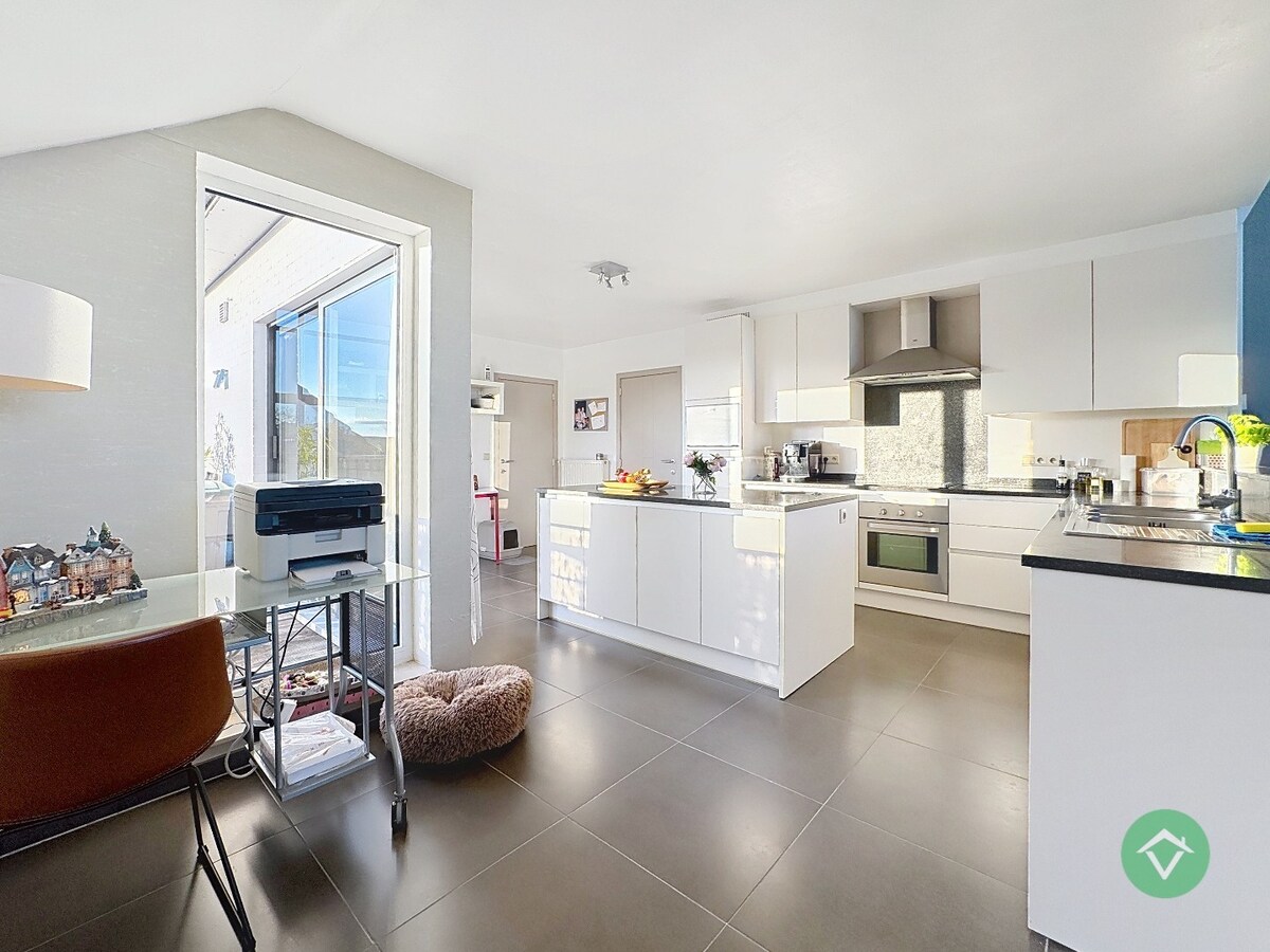 Luxe villa-appartement met dubbele garage en prachtig uitzicht in Koekelare 