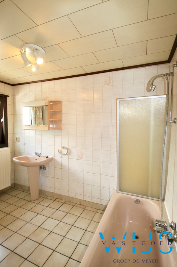 Op te frissen woonhuis op een mooi perceel te Ertvelde ! 