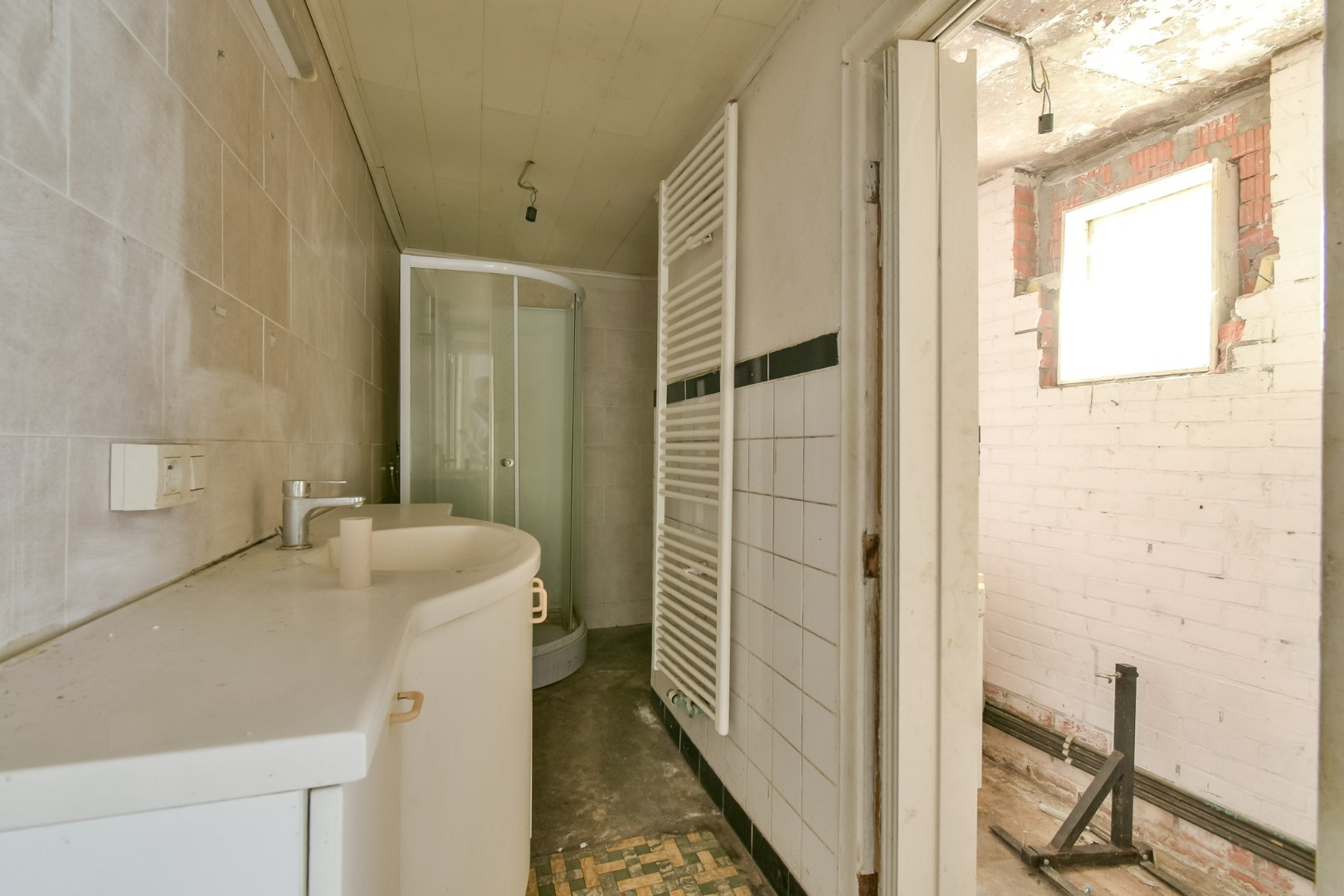 Te renoveren woningen met bijhorende loods! 