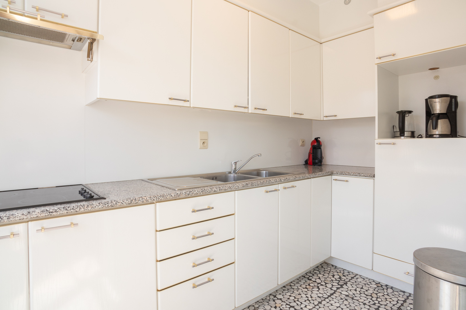 Instapklaar appartement op een zucht van strand en zeedijk 