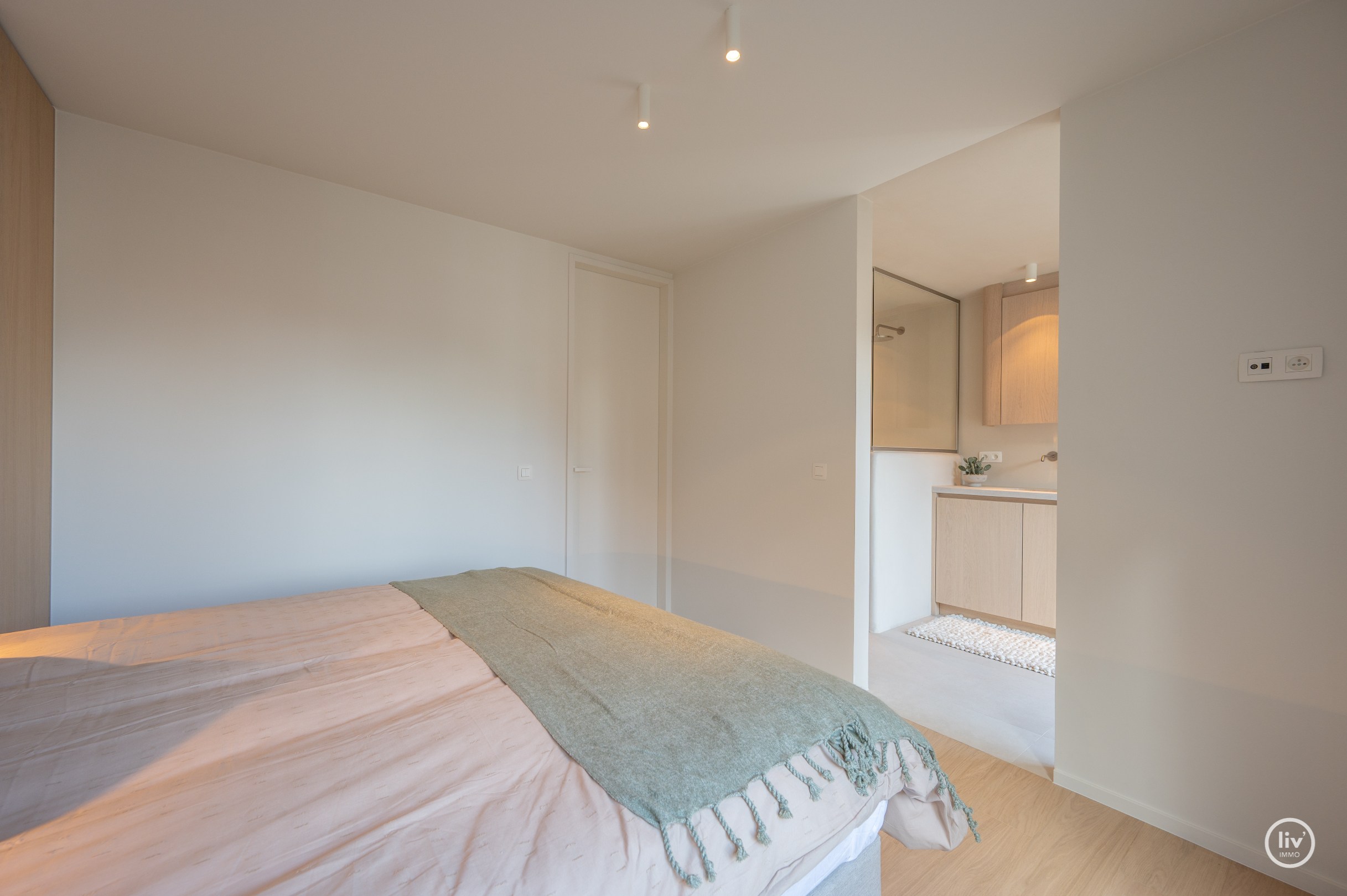 Appartement en duplex de luxe avec mezzanine, idéalement situé dans l'avenue Nellens à Knokke (avec possibilité d'acheter un box garage double intégré) 