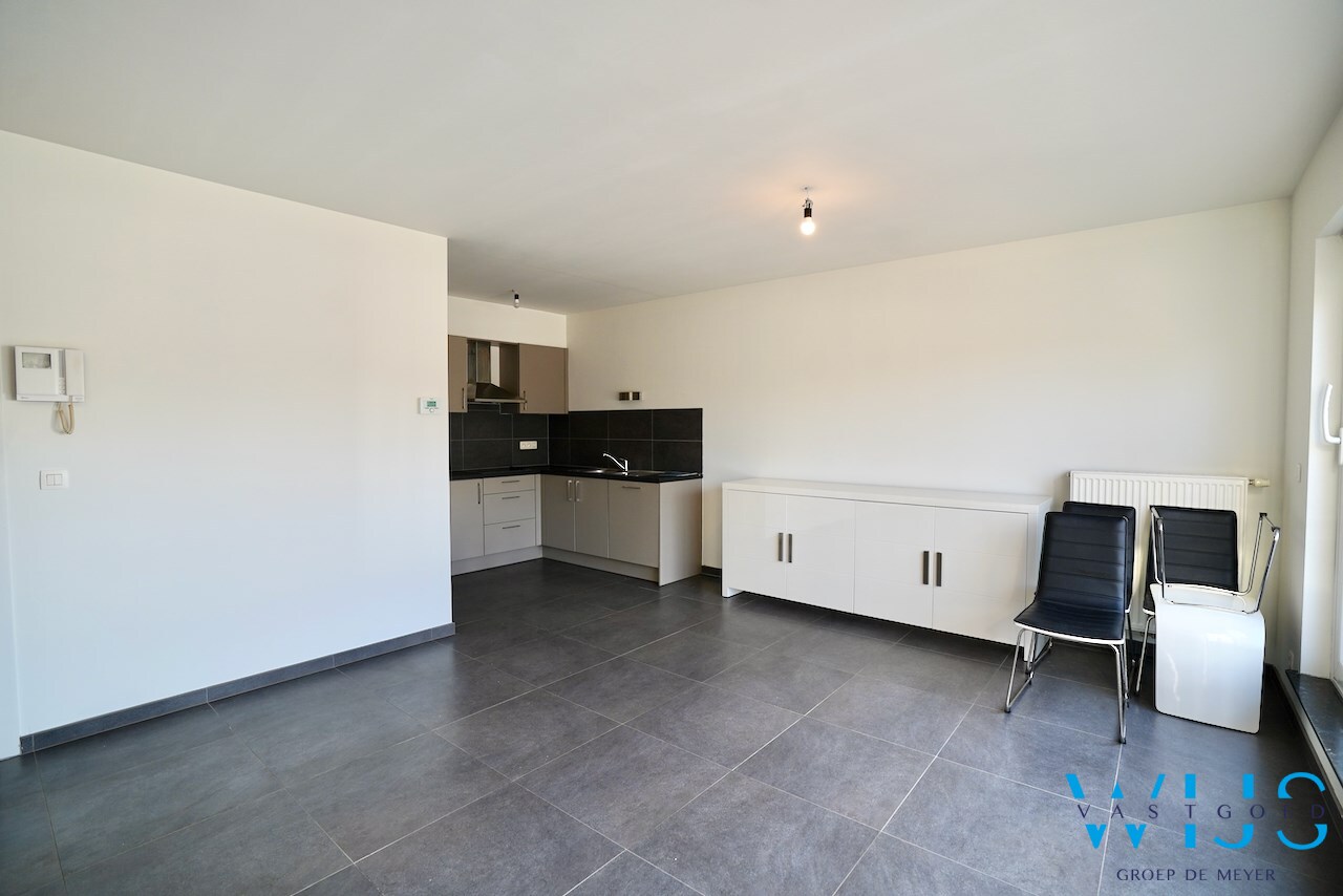 Instapklaar 2 slaapkamer appartement met garage ! 