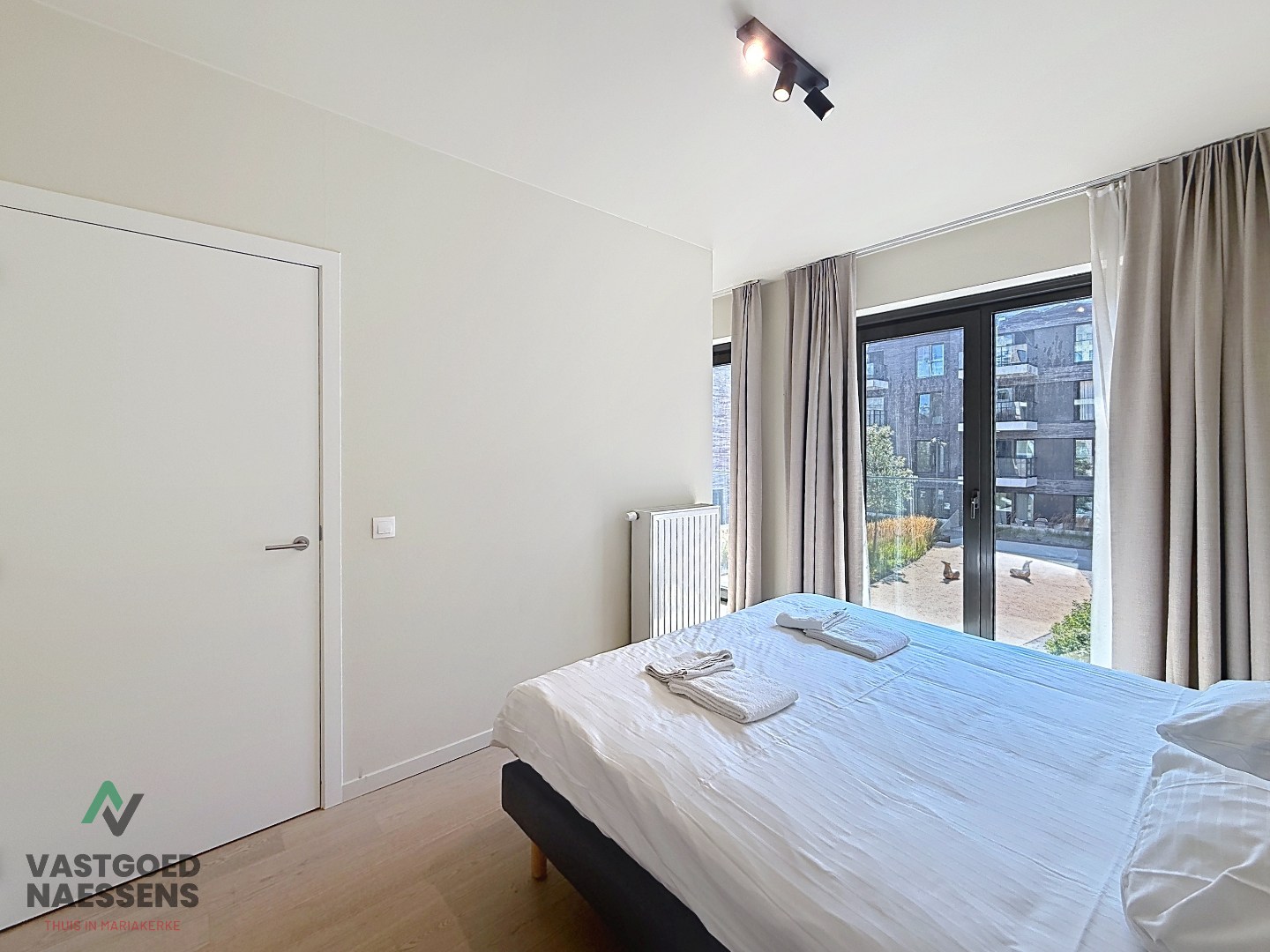 SCHITTEREND DUPLEX-APPARTEMENT – 3 SLPK – 2 BADKAMERS – ZONNIG TERRAS 