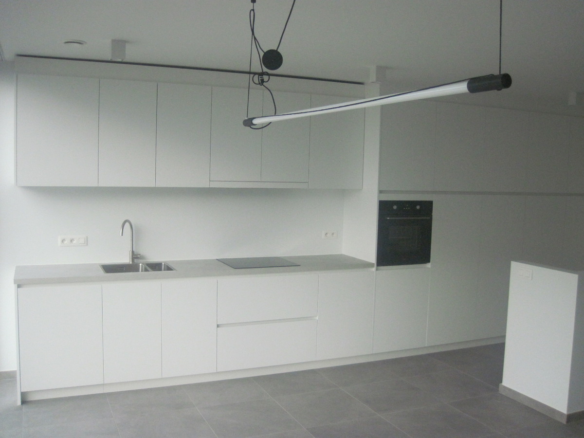 Penthouse-appartement met ruim terras. Geen vaste kosten. 