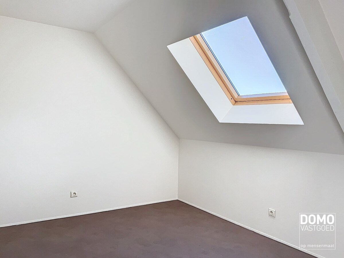 Ruime, energetisch gerenoveerde woning met open leefruimte, 4 slaapkamers en 2 badkamers te Kermt 