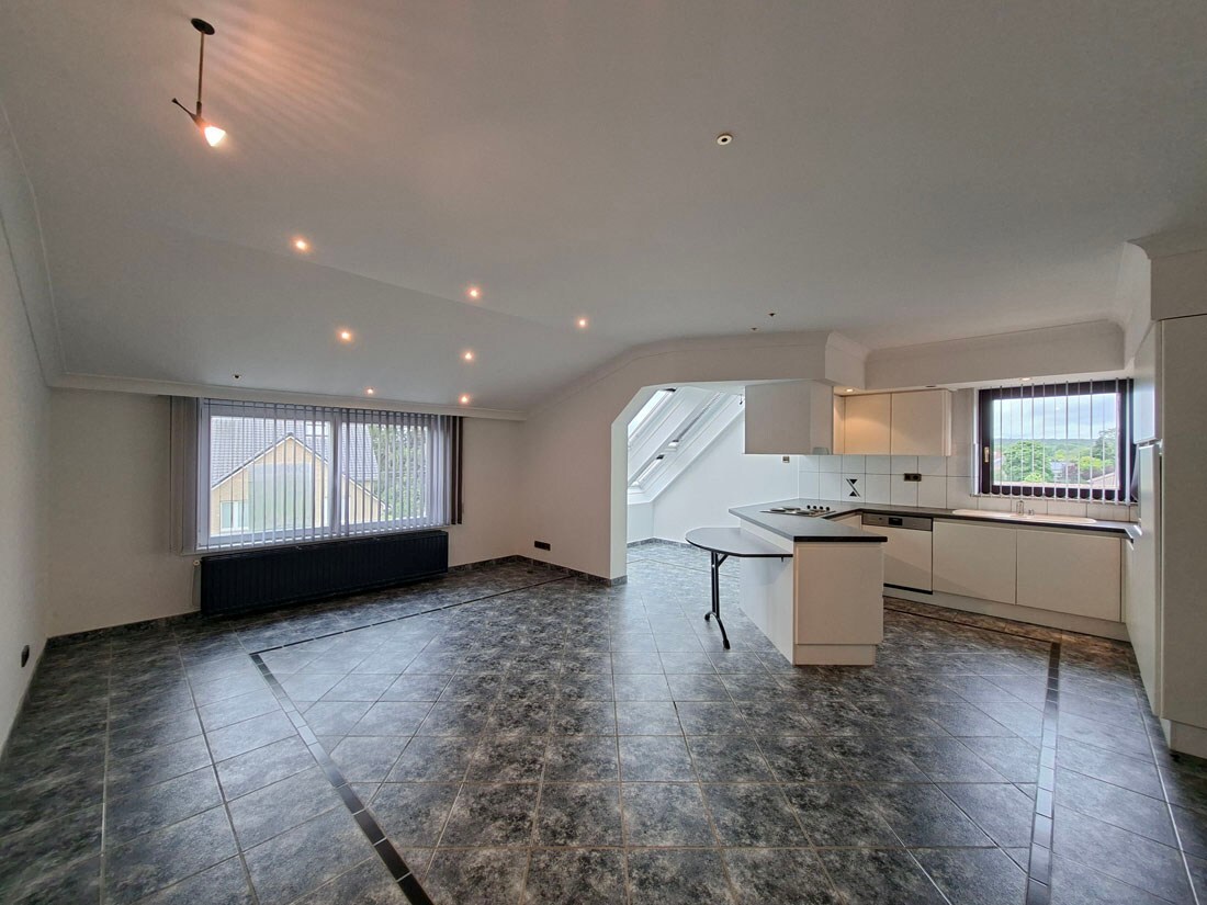 Ruim 3 slaapkamer duplex appartement te Lanaken 