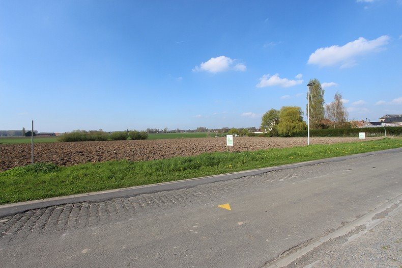 Perceel bouwgrond voor open bebouwing te Koekelare 