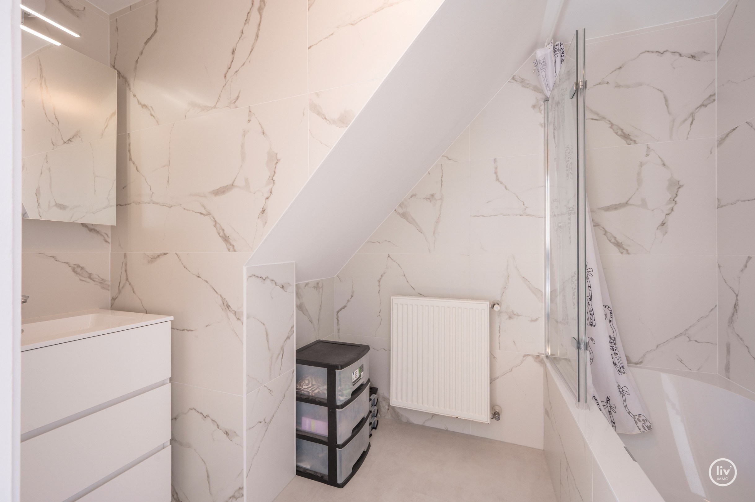 Spacieux duplex avec 3 chambres dans un emplacement de premier choix sur la Van Bunnenvaan à Knokke. 