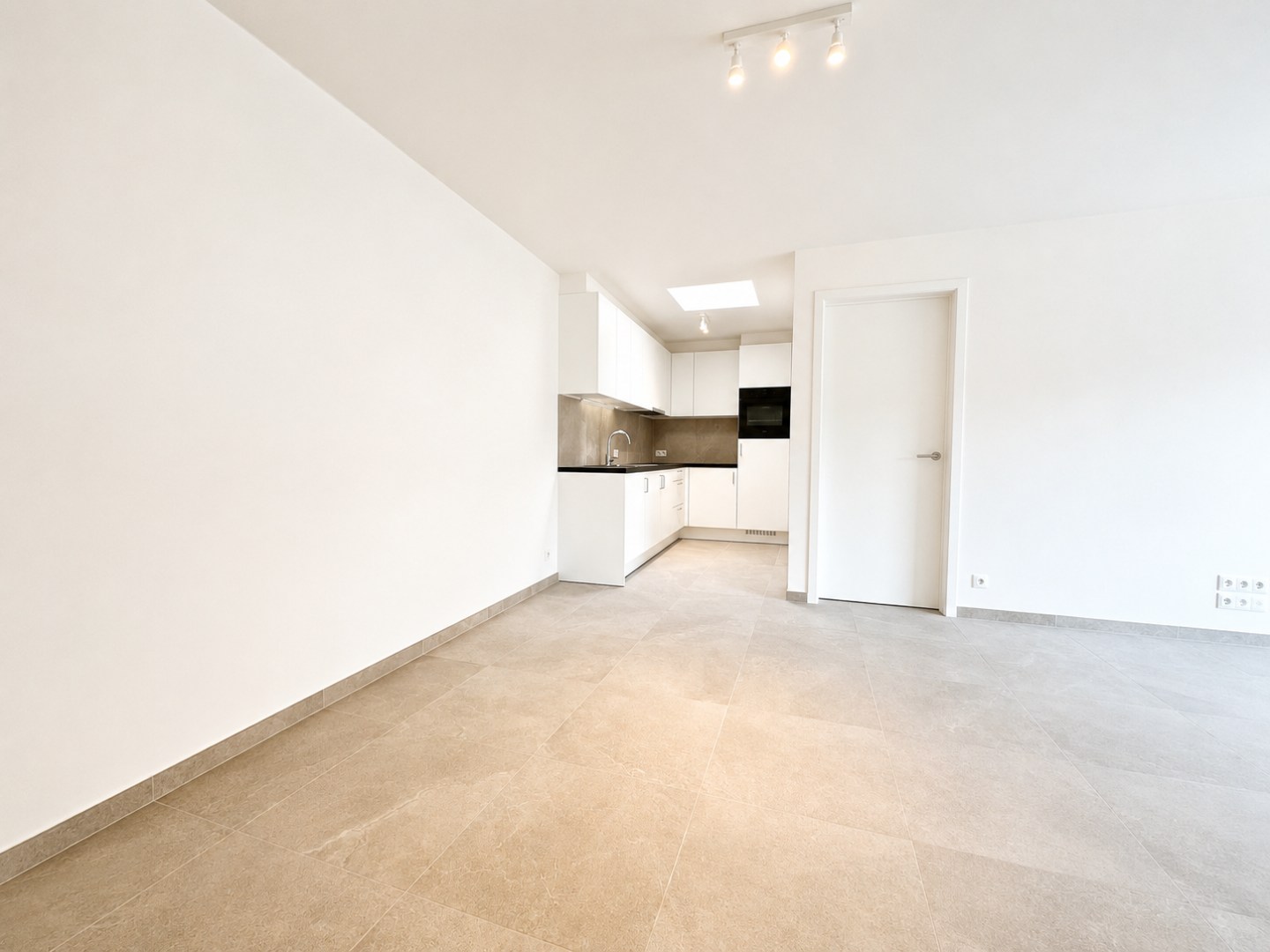 Instapklaar 1-slaapkamer appartement met mooi zonneterras, Torhout 