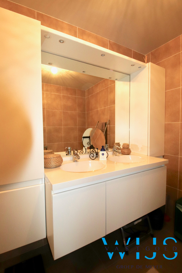 Prachtig woonhuis met 5 slaapkamers &amp; tuin te SLEIDINGE! 