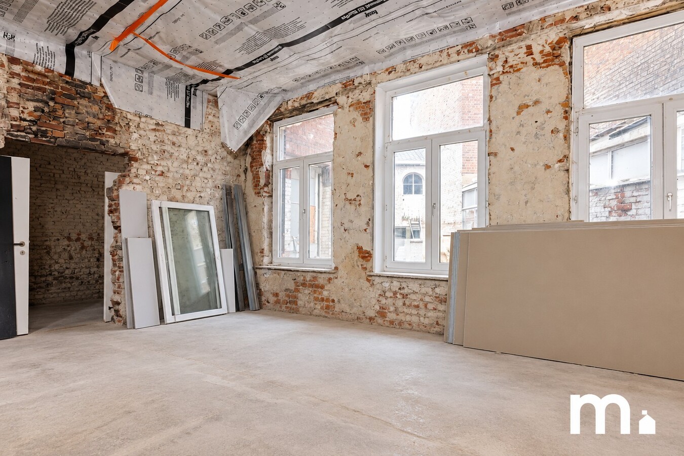 Handelspand met woonst op toplocatie te koop te Izegem 