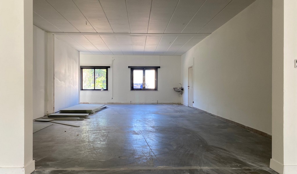 Showrooms te huur op zichtlocatie langs N9 in Lievegem