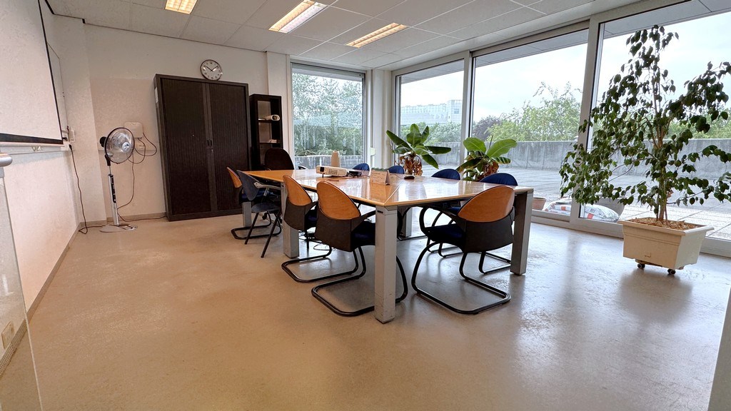 Kantoor/labo met klein magazijn te huur in Technologie-park Zwijnaarde