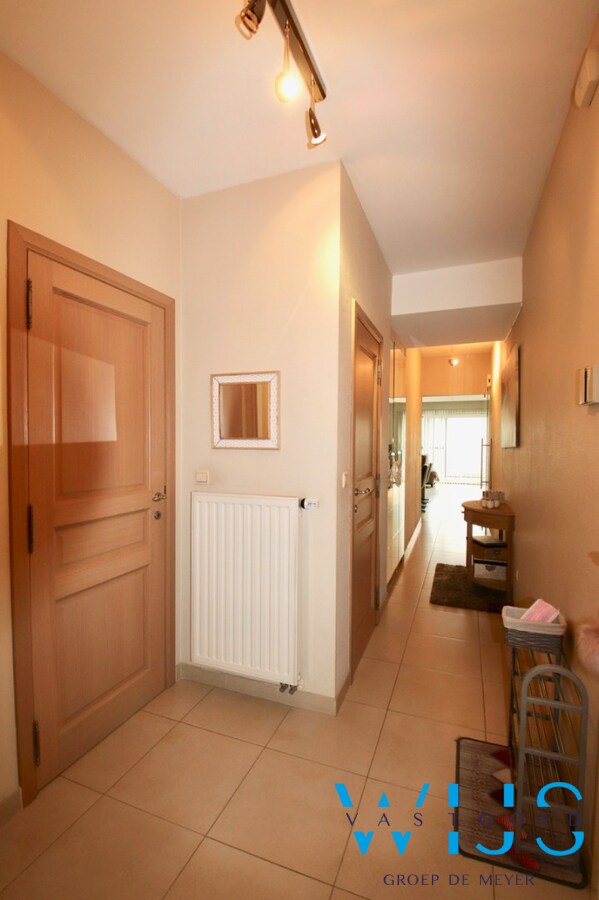 GELIJKVLOERS appartement met 2 slaapkamers &amp; garage te Ertvelde! 