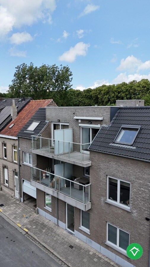 Gelijkvloers appartement op een centrale ligging met één slaapkamer, tuin en autostaanplaats te Roeselare 