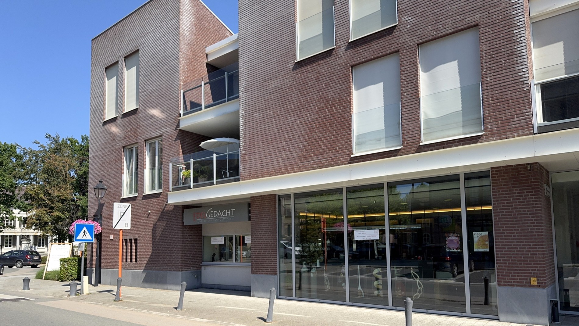 Handelsgelijkvloers te huur in centrum De Pinte