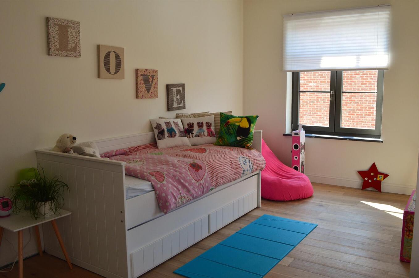 Charmante nieuwbouwvilla met bijgebouwen op 2.340 m² te St-Gillis-Waas. 