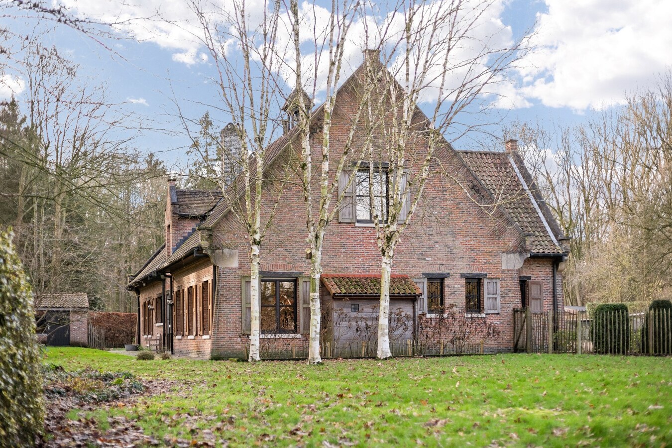 Uniek gelegen villa op ruim perceel van 2009m² 