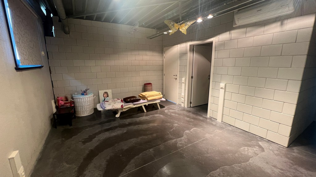 Bedrijfspand met appartement te koop nabij N47 in Lebbeke