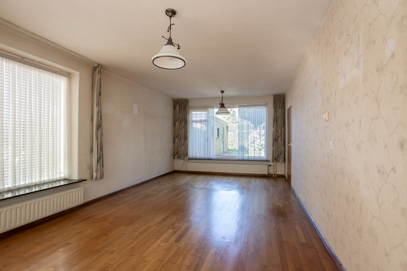 Vrijstaande woning gelegen op een rustige locatie op een kavel van maar liefst 450 m². 