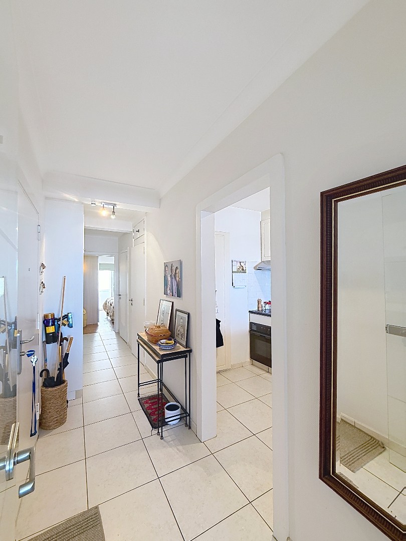 Prêt à emménager, appartement d'une chambre avec vue sur la mer. 