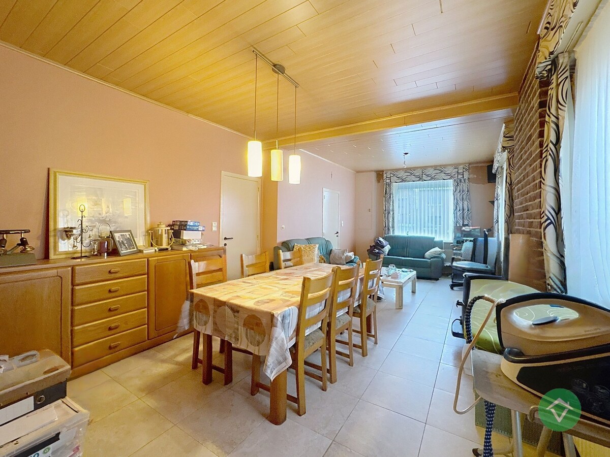 Woning met 4 slaapkamers en garage te Gistel 