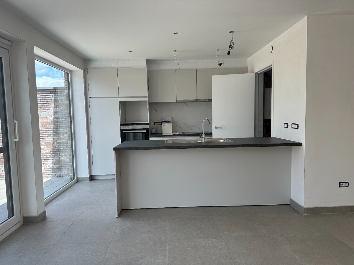 Ruime, halfopen nieuwbouwwoning met 4 slaapkamers 