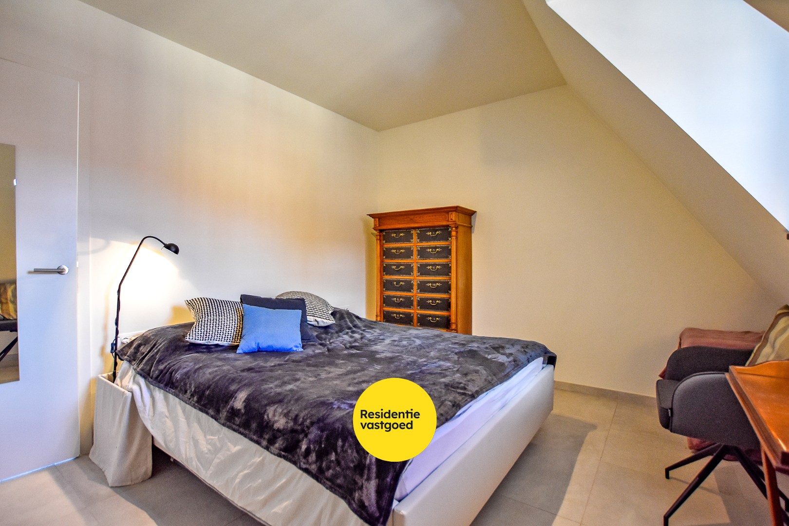 Luxueuze assistentieflat (89m² + 5m² terras) met 2 slaapkamers te Nieuwpoort. 