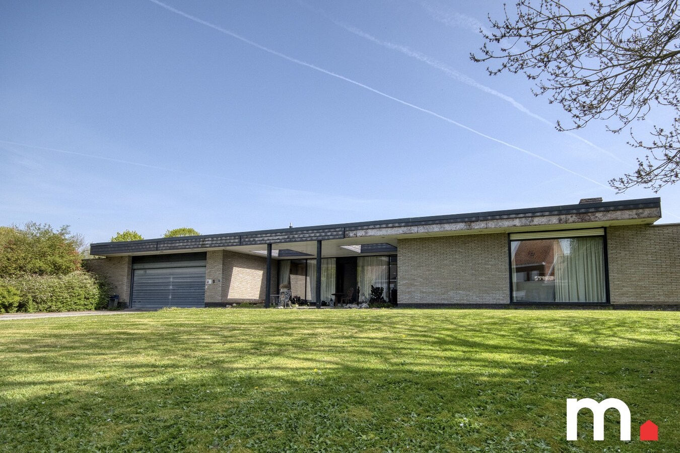 Unieke Villa te Roeselare op 2258m² met 28 zonnepanelen en 432m² bewoonbare oppervlakte! 