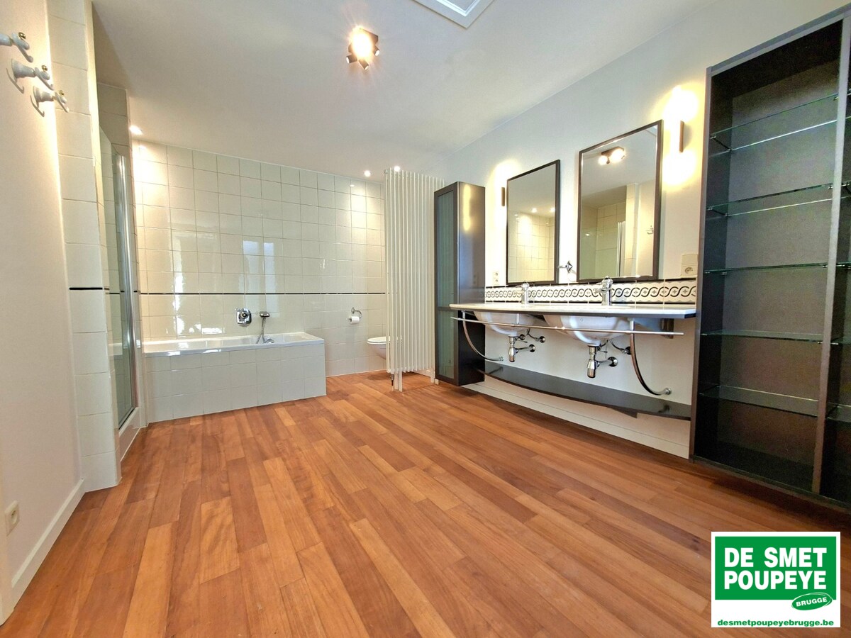 Ruim triplex appartement met 2 terrassen 