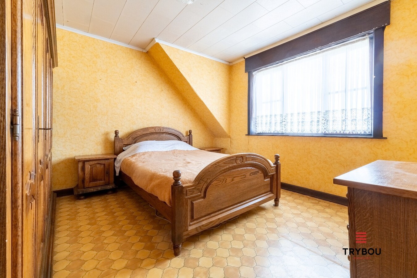 Verrassend ruime woning aan de rand van Houthulst op ruim perceel van 720m². 