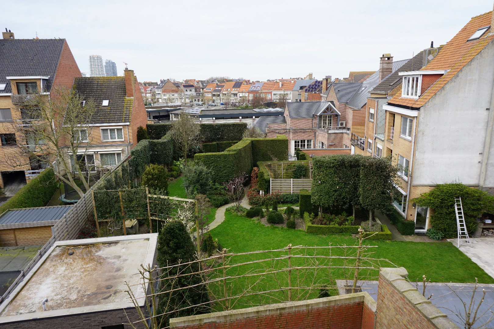 ONGEMEUBELD 2 SLP APP. TE HUUR GELEGEN VOORHAVENLAAN 