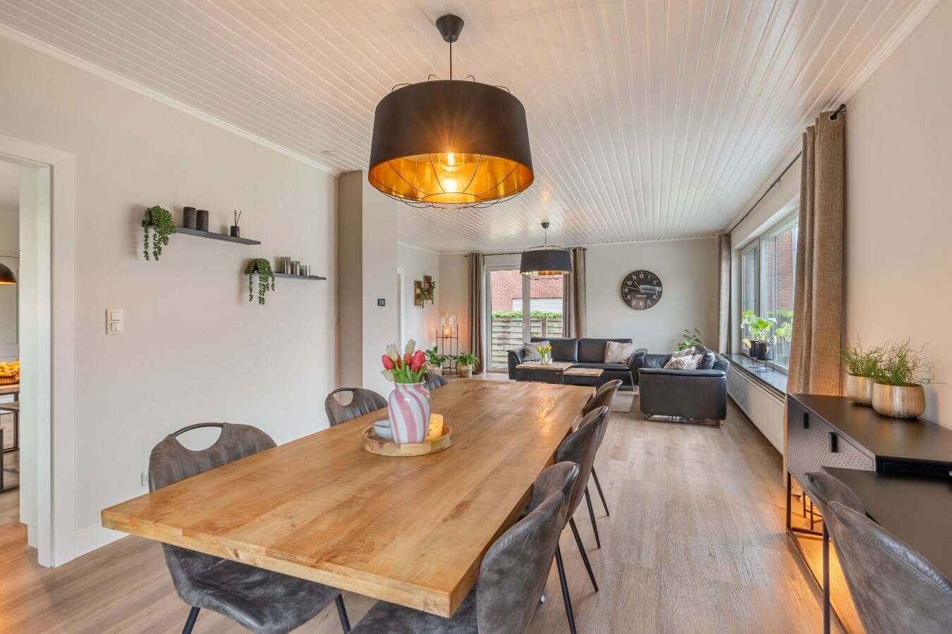 Rustig gelegen gerenoveerde gezinswoning 