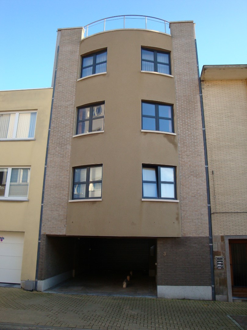 Ruime garagebox te koop 