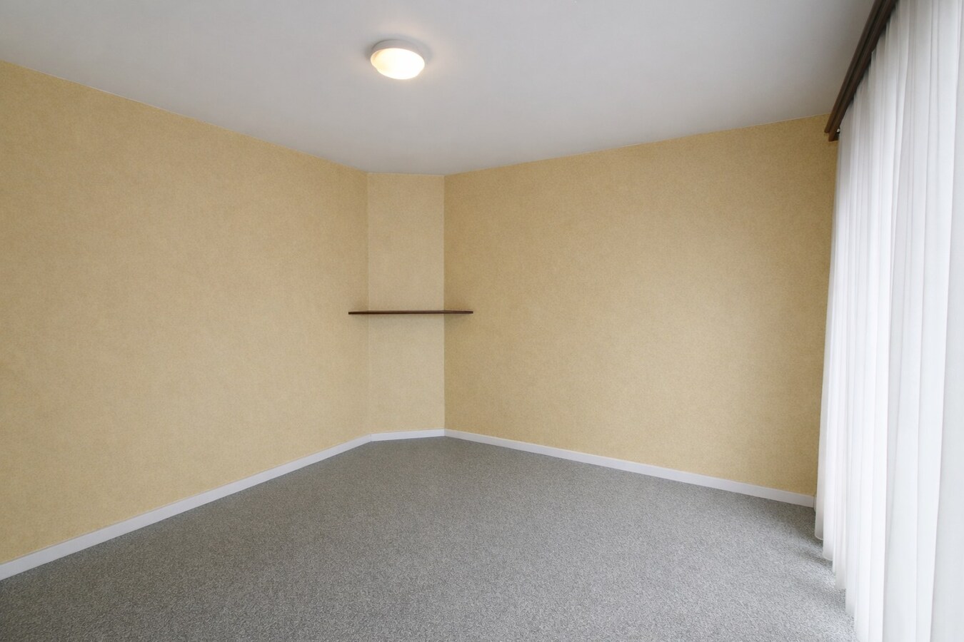 Te koop in Sint-Niklaas: uitzonderlijk handelshuis met woonst en duplex appartement, met optionele garageboxen en sterk opbrengstpotentieel 