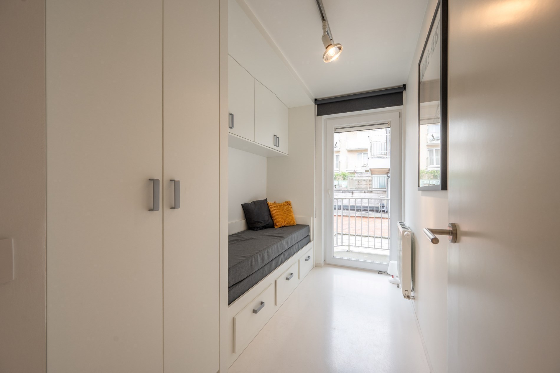 Lichtrijk appartement met dubbele terras en ruime lichtrijke leefruimte 