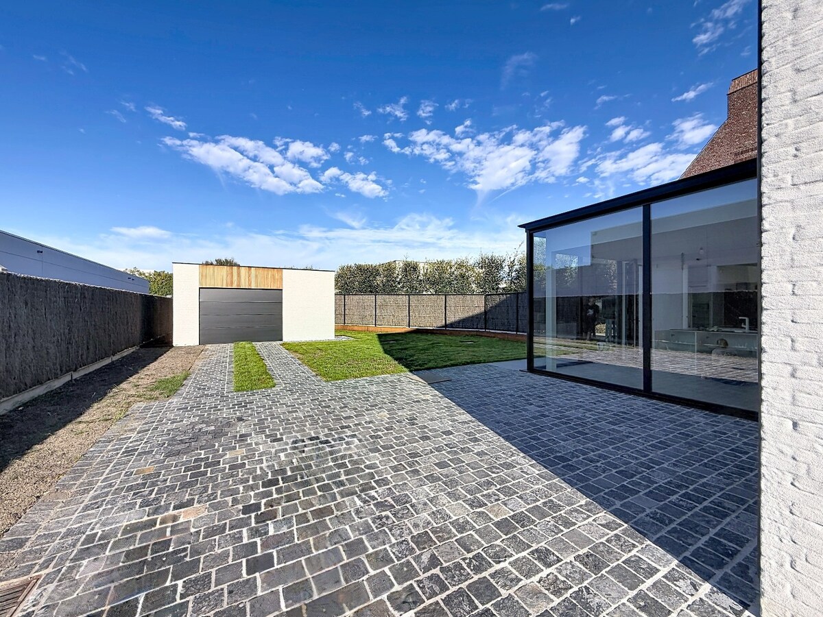 Villa te huur | onder reservatie in Izegem