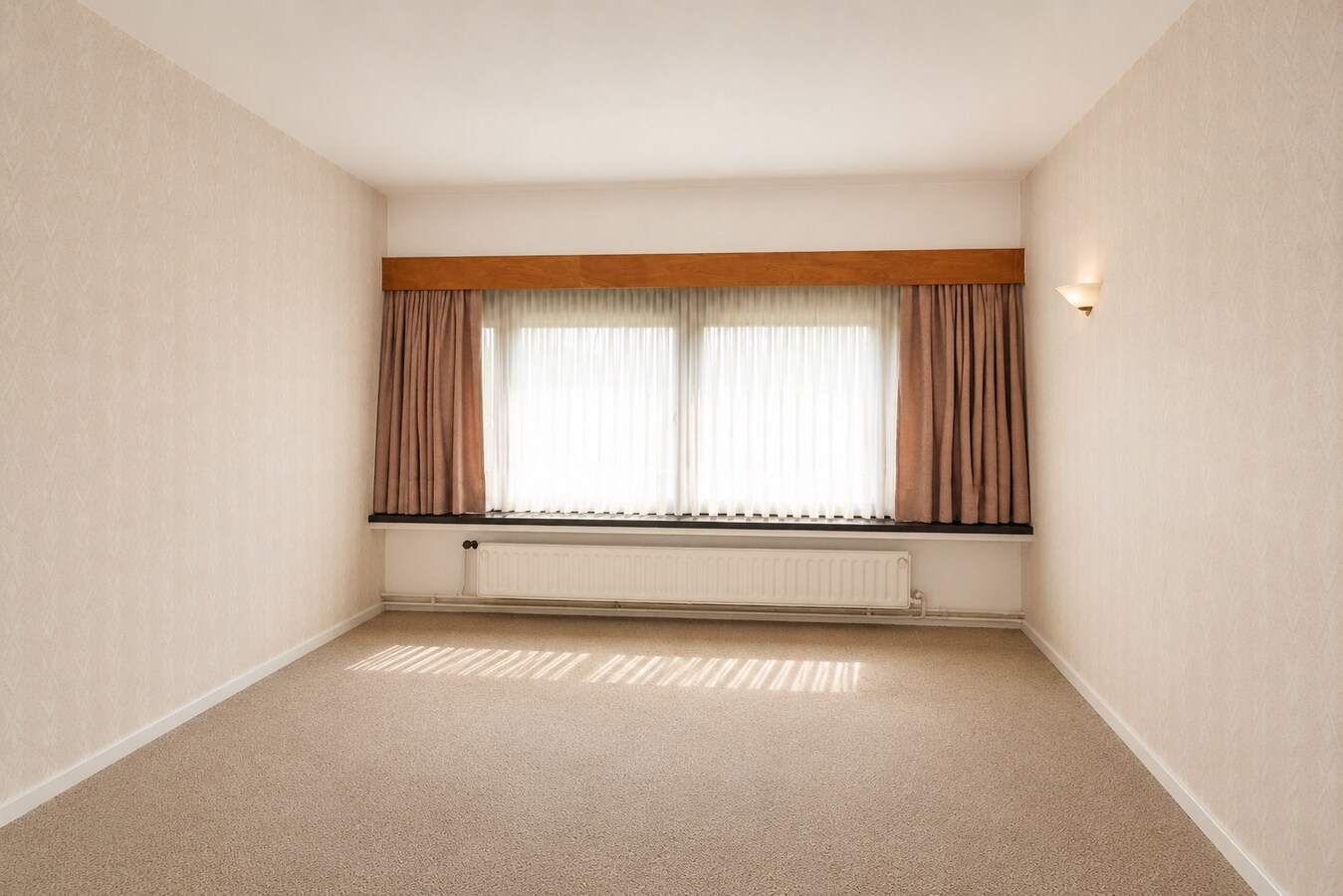 Karaktervolle open bebouwing met 6 kamers op 538 m² – unieke renovatiekans op topligging vlakbij station en centrum van Sint-Niklaas 