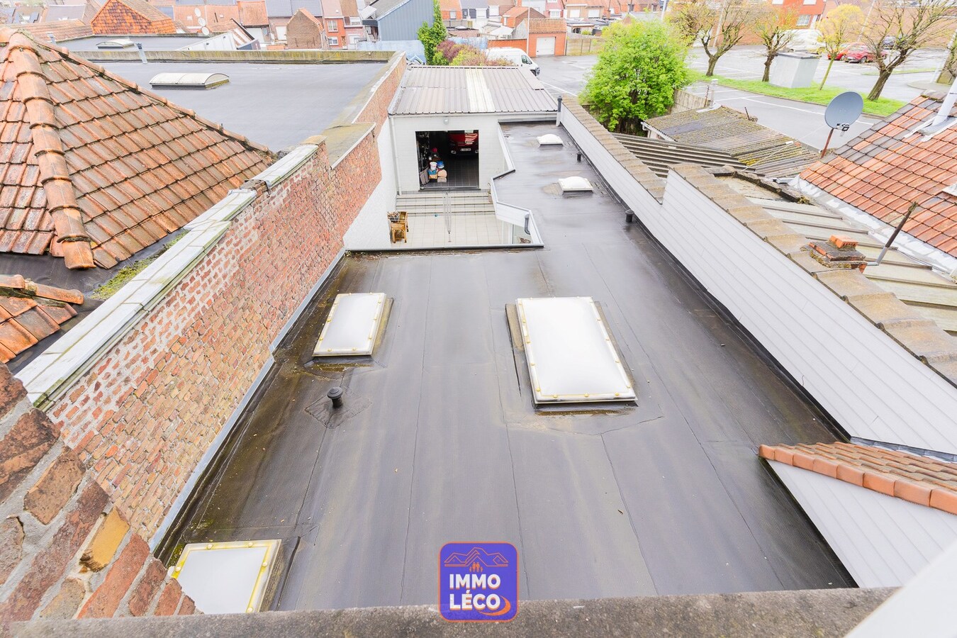 Grande maison avec grande terrasse et garage de 55m². Beaux volumes ! 