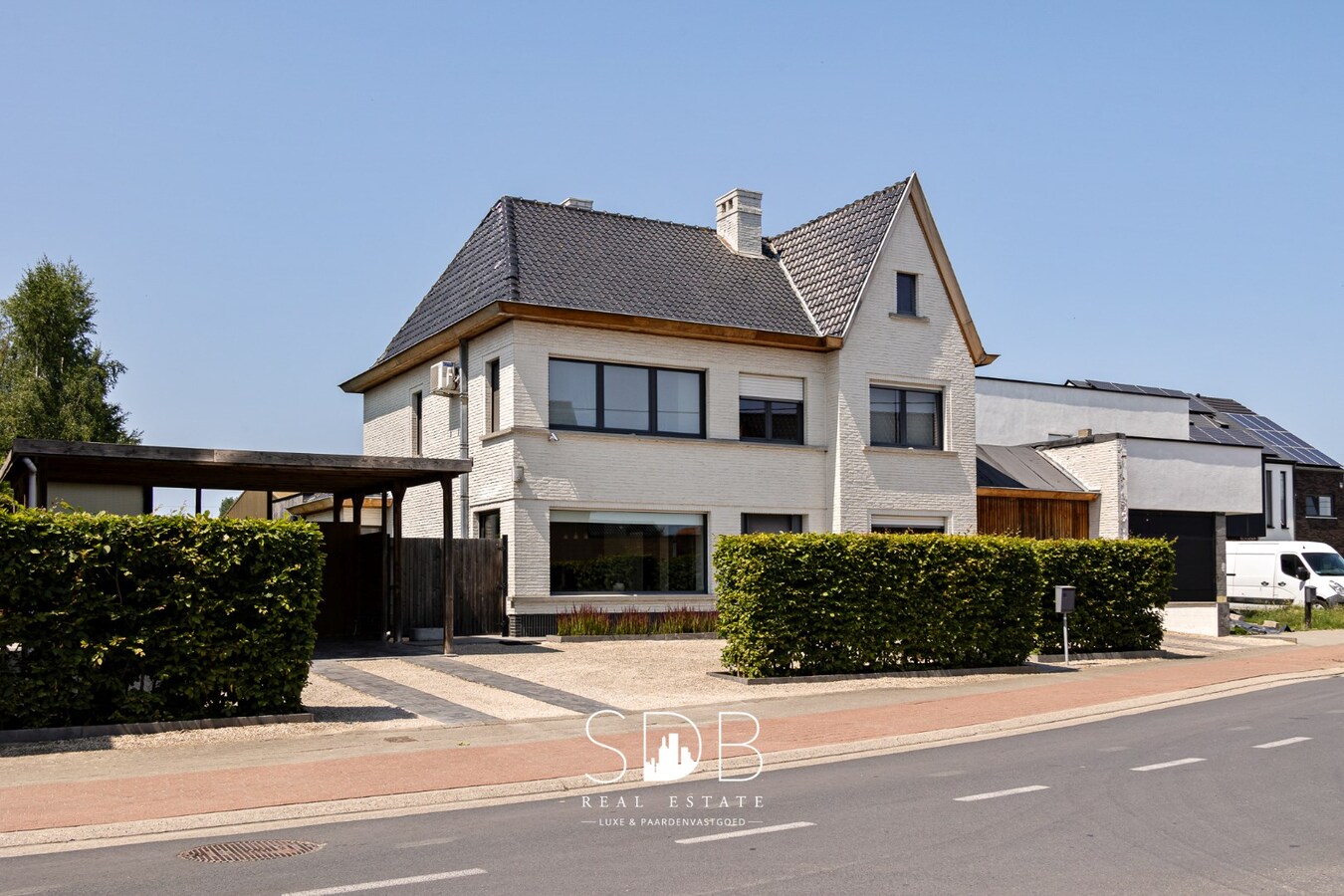 Prachtige hedendaagse villa met gezinstuin en zwembad op 1.387m² 