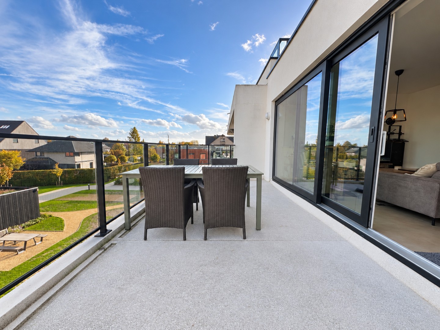 Prachtig appartement (89 m²) met 2 slpk, groot terras (en garage), Torhout 
