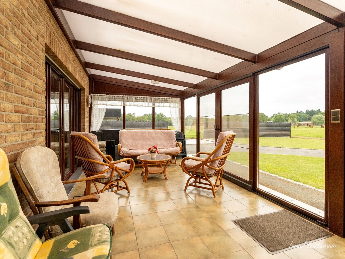 Maison spacieuse avec bâtiment d'écurie et prairies sur environ 3,8 hectares à Berlaar. 
