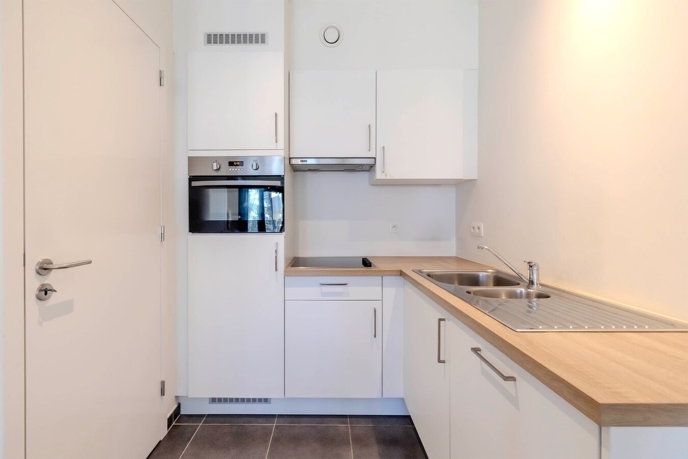 Instapklaar appartement + parking + berging 