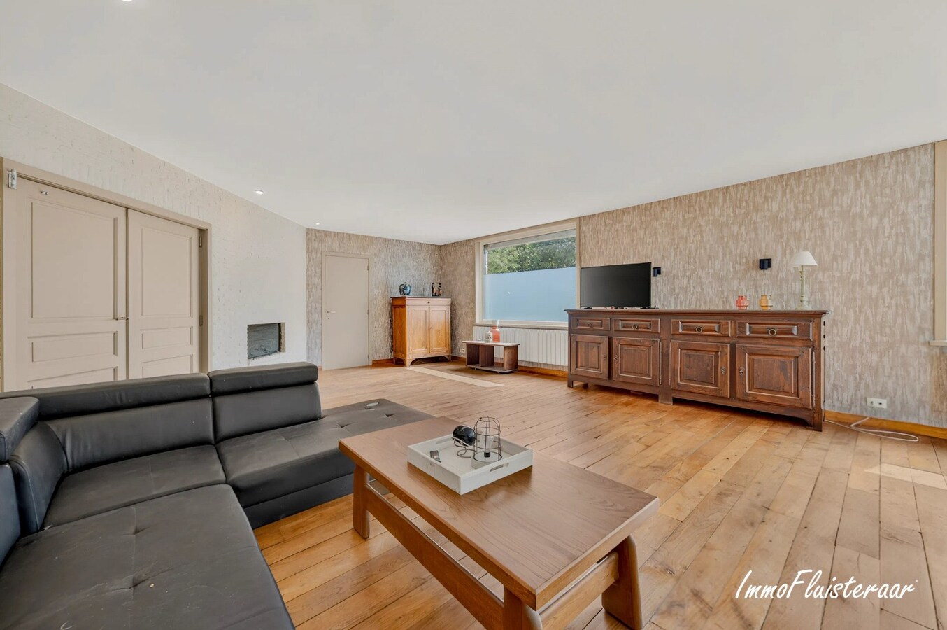 Unieke hippische accommodatie met 5 appartementen/studio’s op ruim 2,5 ha te Amougies (Henegouwen) 