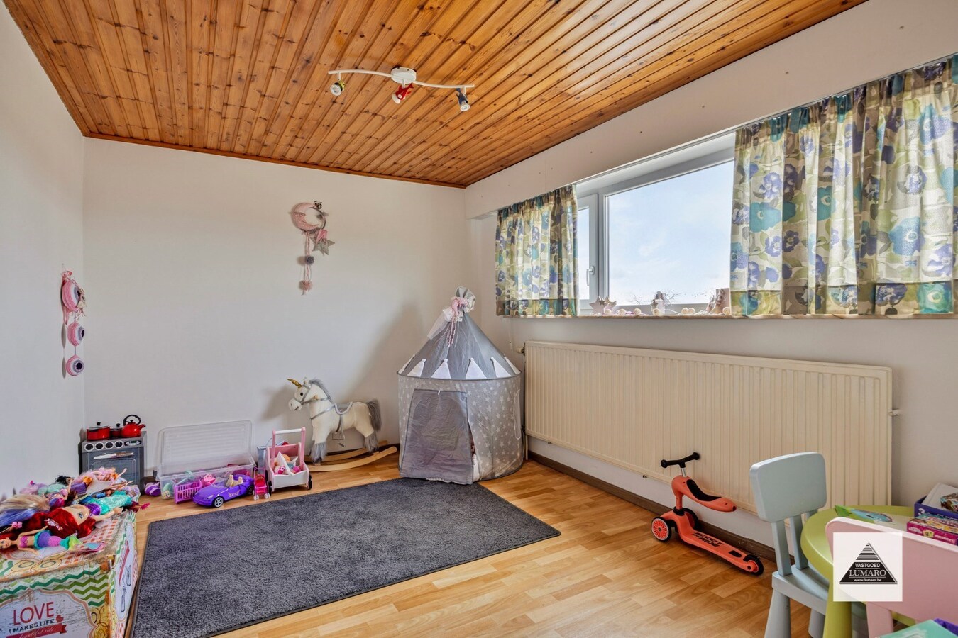 Gezellig  appartement met 2 slaapkamers en parking! 