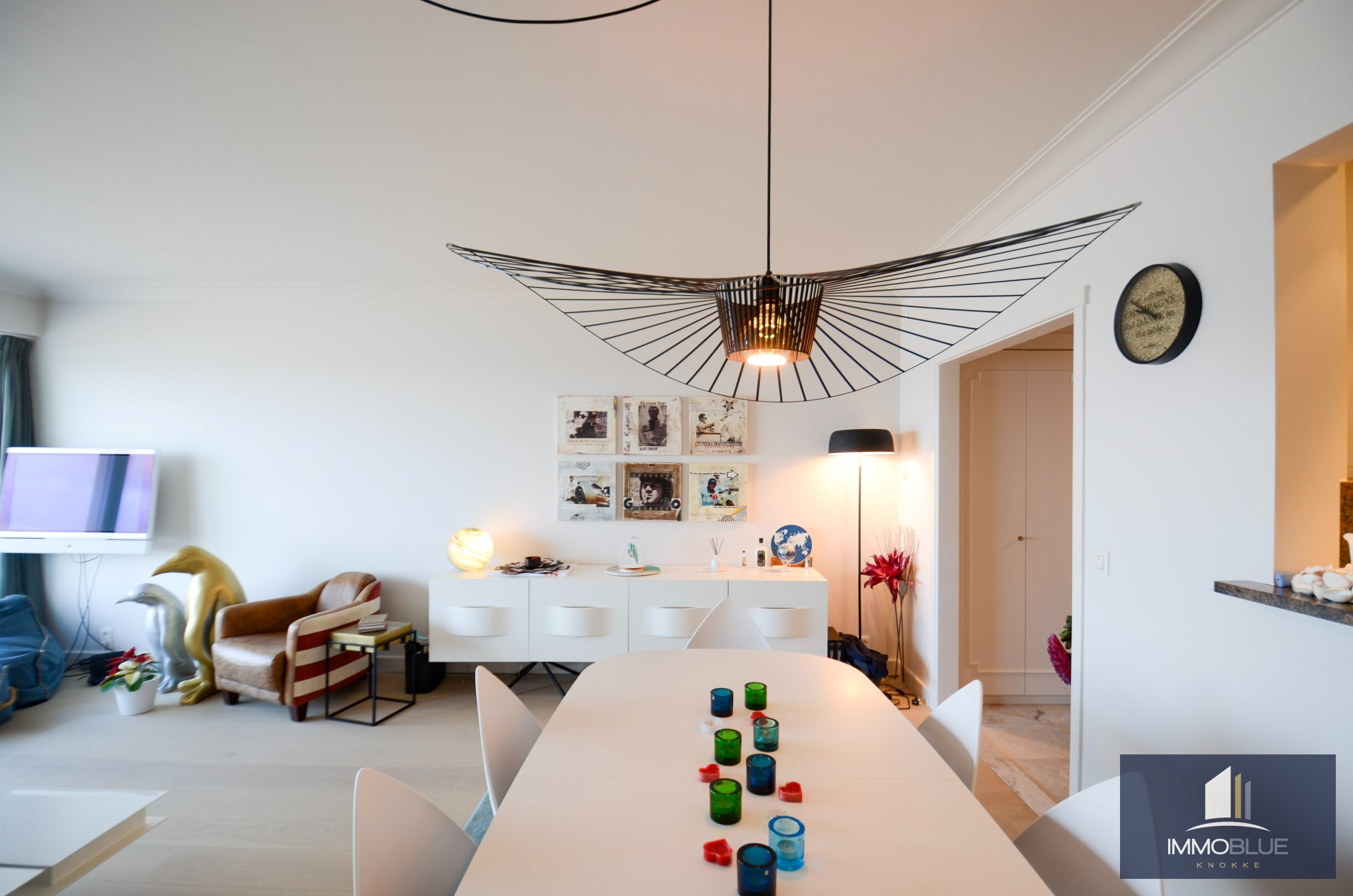 Appartement avec vue frontale sur la mer, situé dans une résidence prestigieuse au Zoute. 