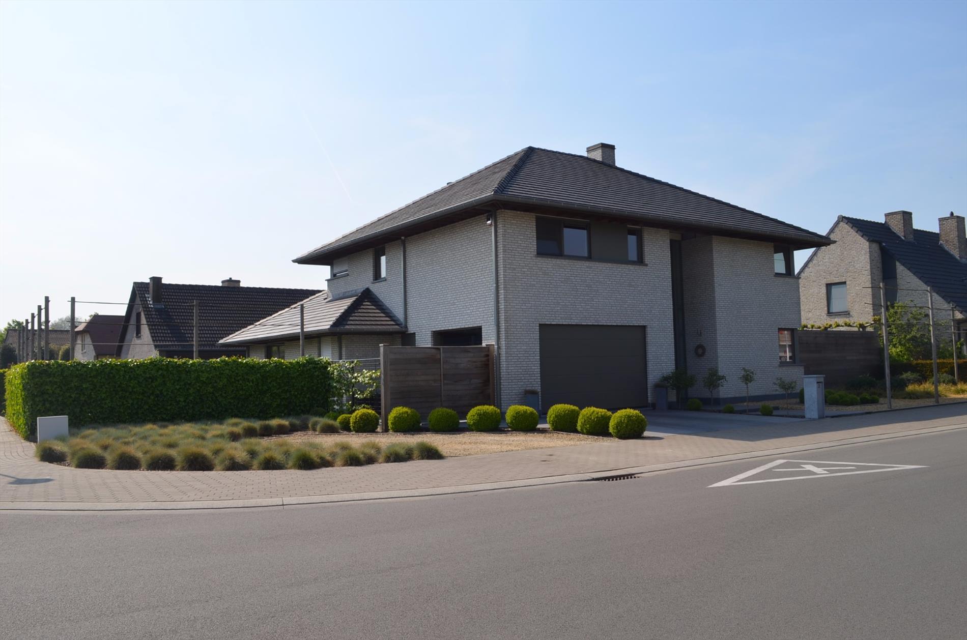 Moderne villa op 728m² met 4 slpks te Maldegem 