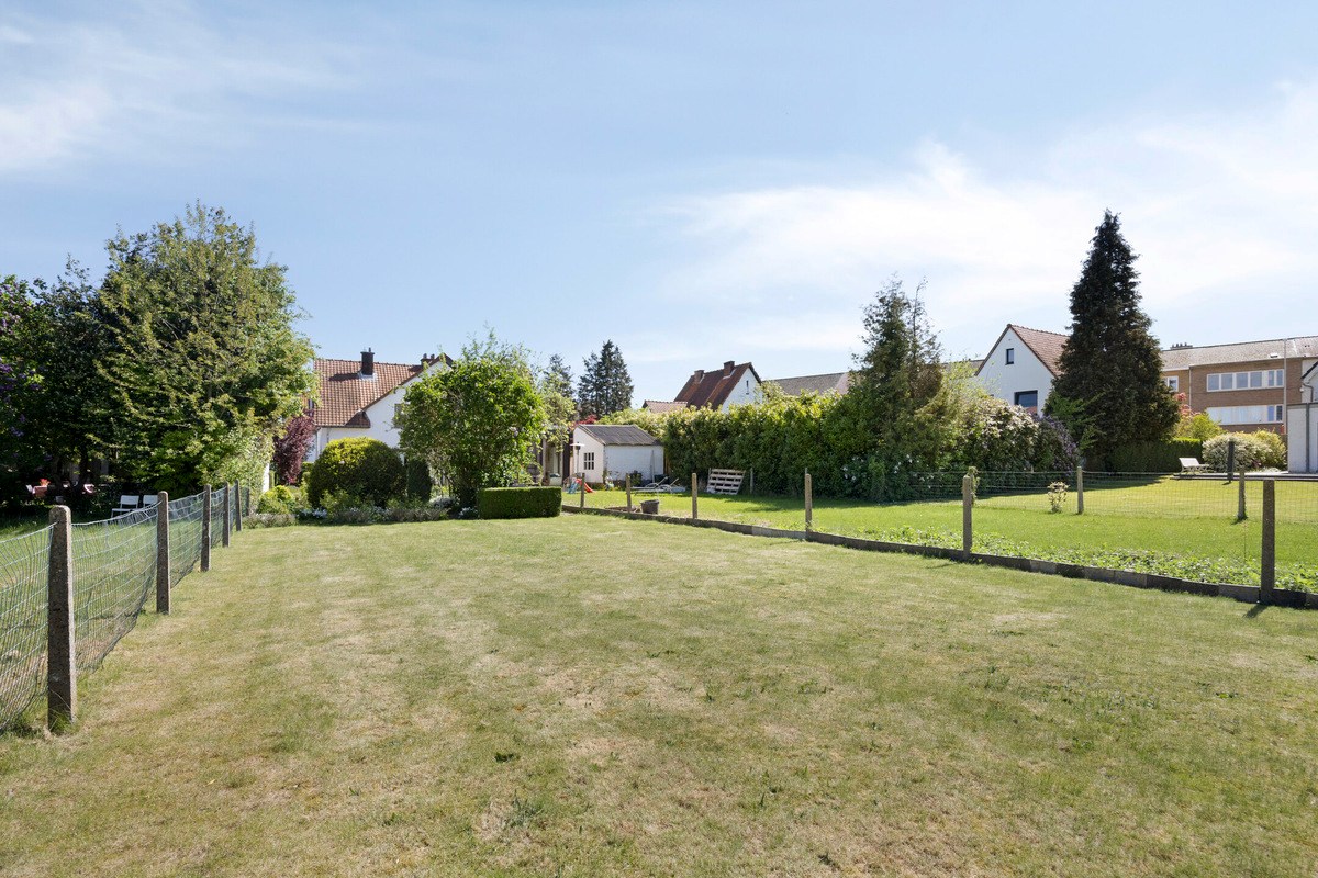 Half open bebouwing met 3 slaapkamers, zuid/west georiënteerd tuin op super ligging in Kessel-Lo! 