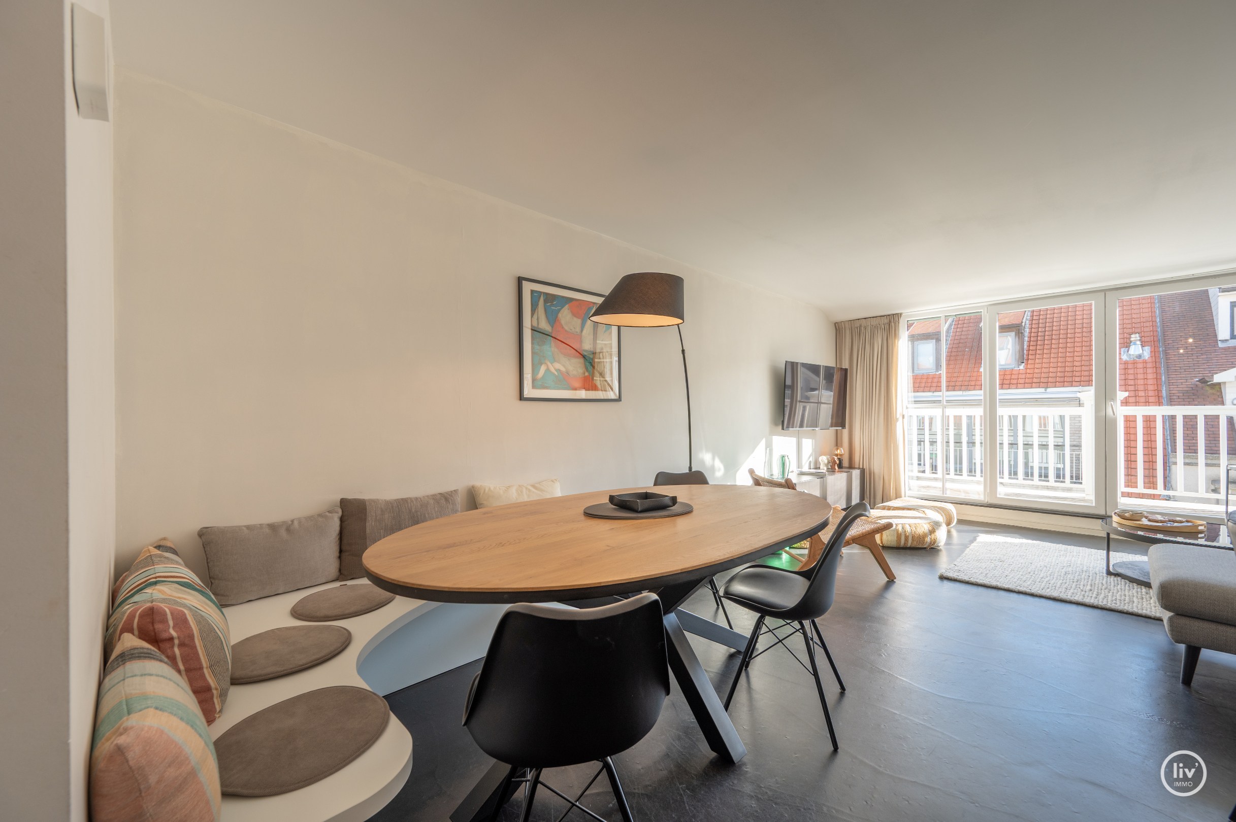 Lichtrijk duplex appartement met 2 slaapkamers – Centraal gelegen aan de Zoutelaan in Knokke 